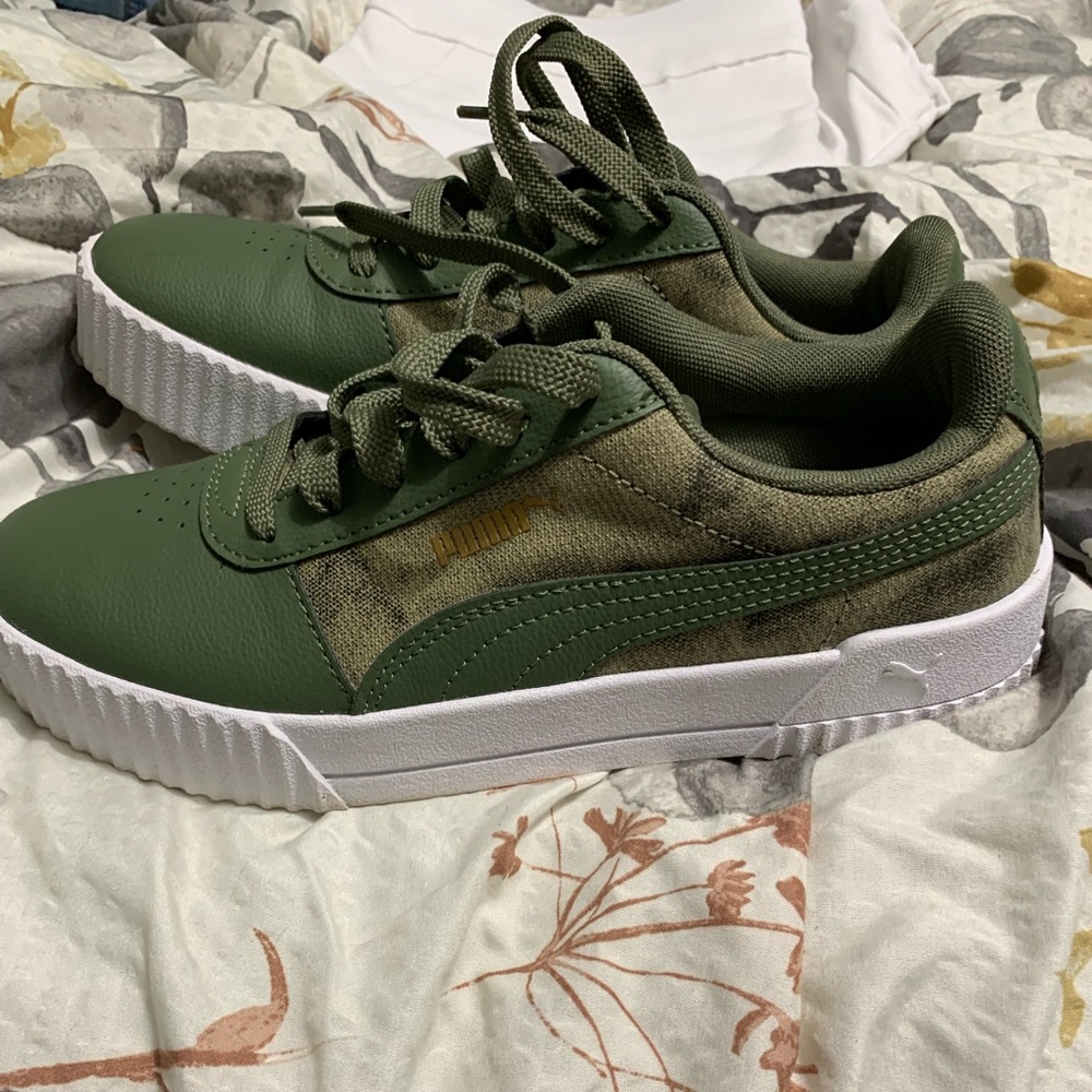 Women’s Puma Size 7.5
